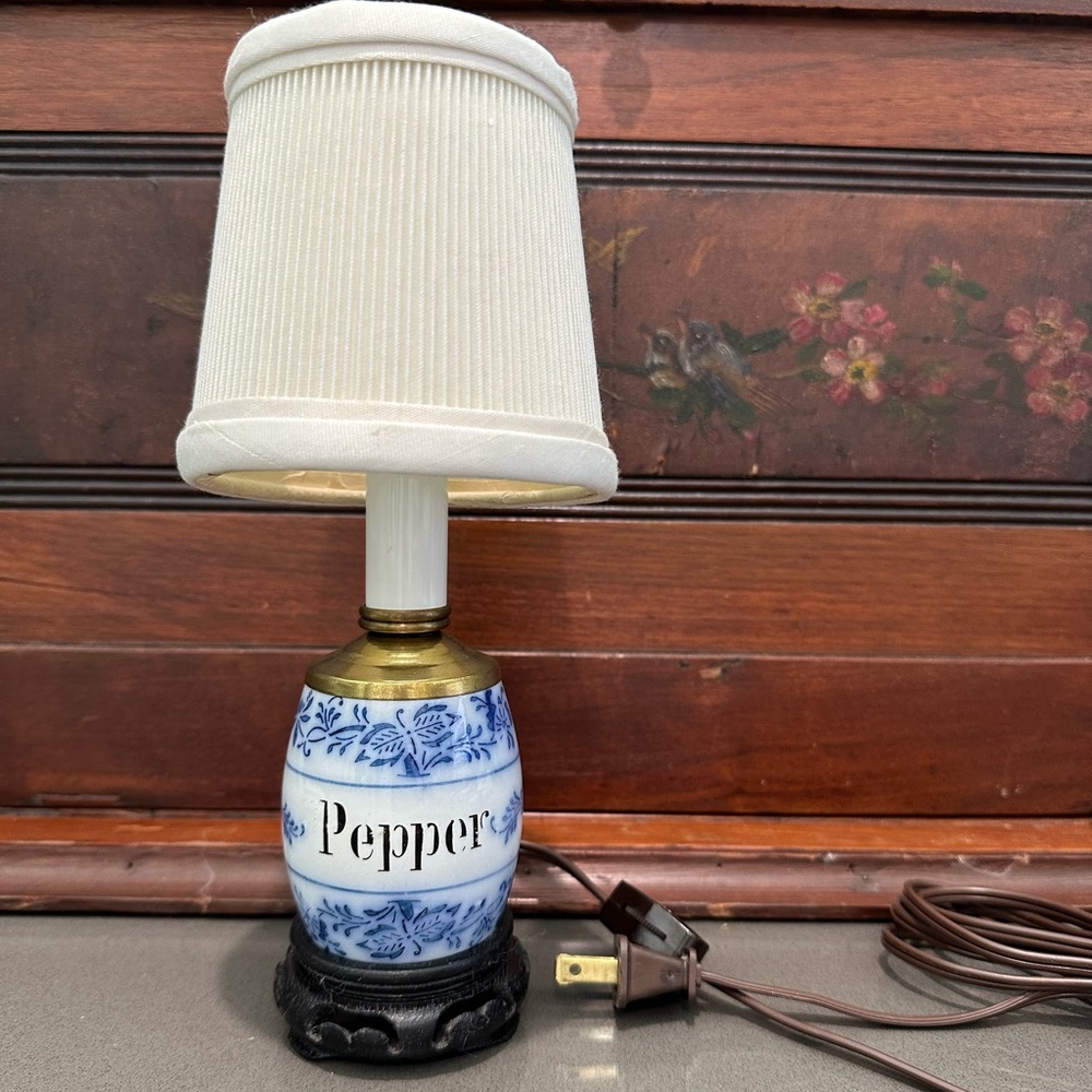 Antique Porcelain Blue Onion Pepper Spice Lamp